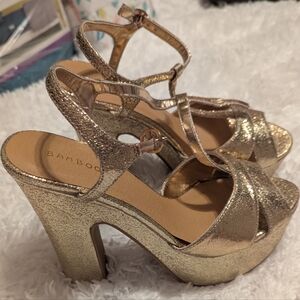 Bamboo Women's Gold Heels Sz 10